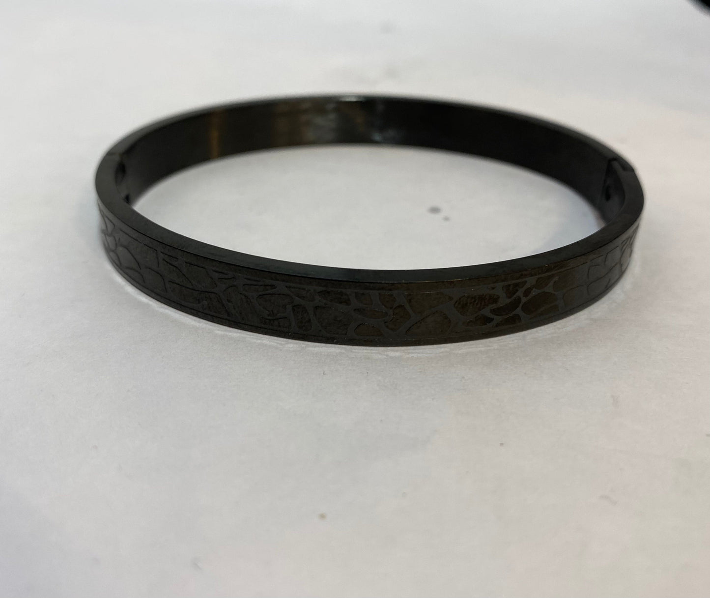 Black Colour Leopard Design Heavy Quality Bracelet 199933