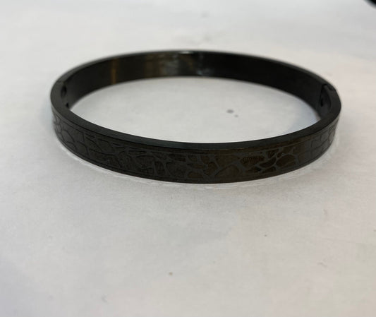 Black Colour Leopard Design Heavy Quality Bracelet 199933