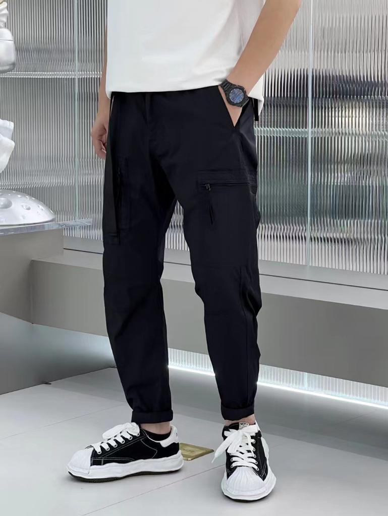 Suzi Black Colour with Multiple Pocket Premium Quality Cargo Jogger 7733