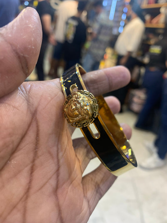 VER Gold Black Bracelet With Fine Finishing For Unisex 502334