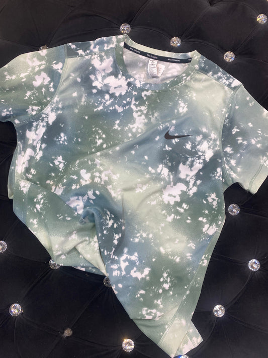 KIN Green White Colour With Faded Logo Print Dri Fit Sports TShirt 821331