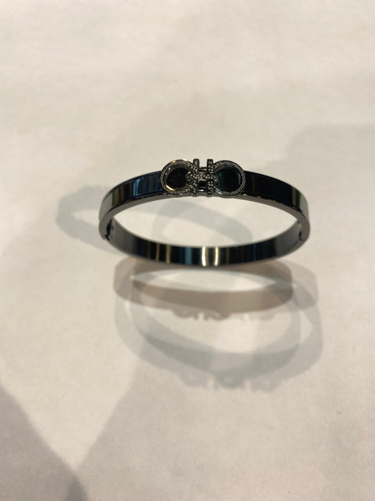 Black Colour Far Heavy Quality Bracelet 199911