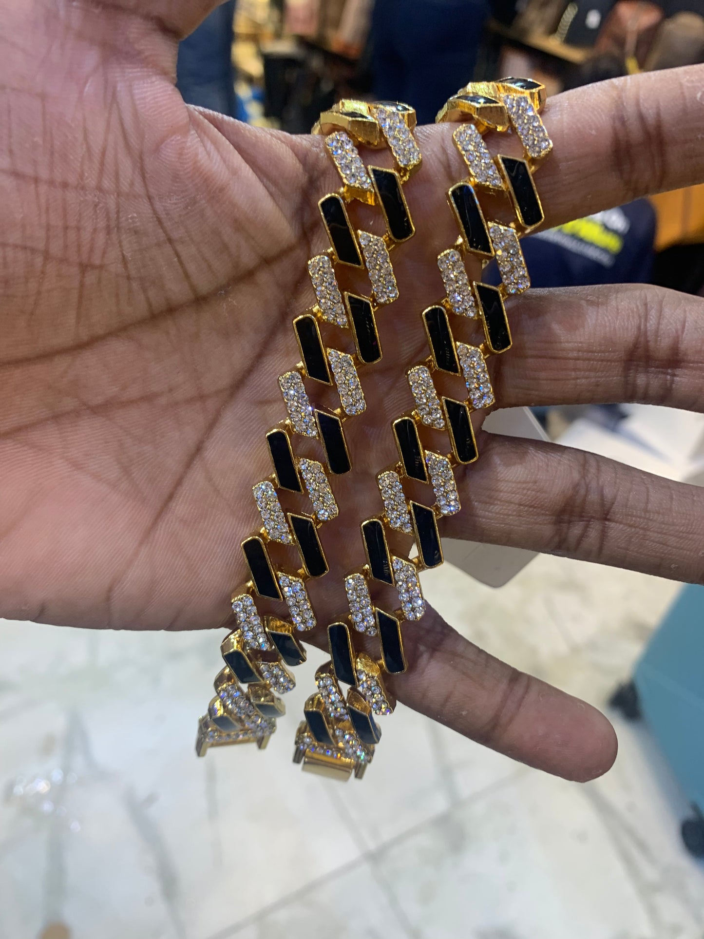 Gold Black Cuban Diamond Studded Men Chain 502338