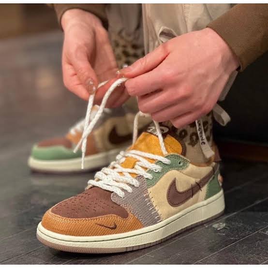 KIN Brown Colour With Unique Design Vood Dunk Shoes 700021